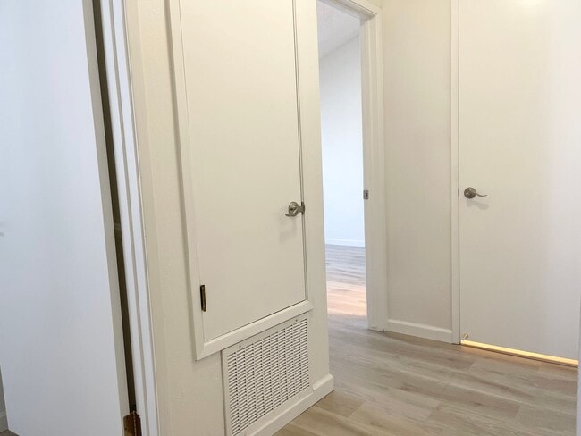 Building Photo - Updated 2 Bedroom Condo in Rohnert Park w/...