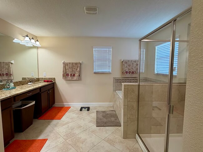 Building Photo - 3,261 SF Fully Furnished 5-Bed Gem | Just Bring Your Suitcase!