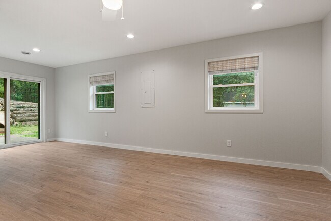 Building Photo - 1688 S Aurora Ln
