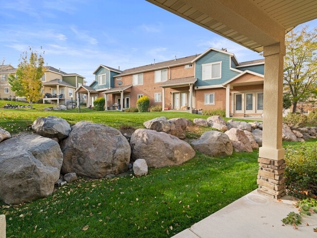 Building Photo - 5047 W Rock Butte Rd