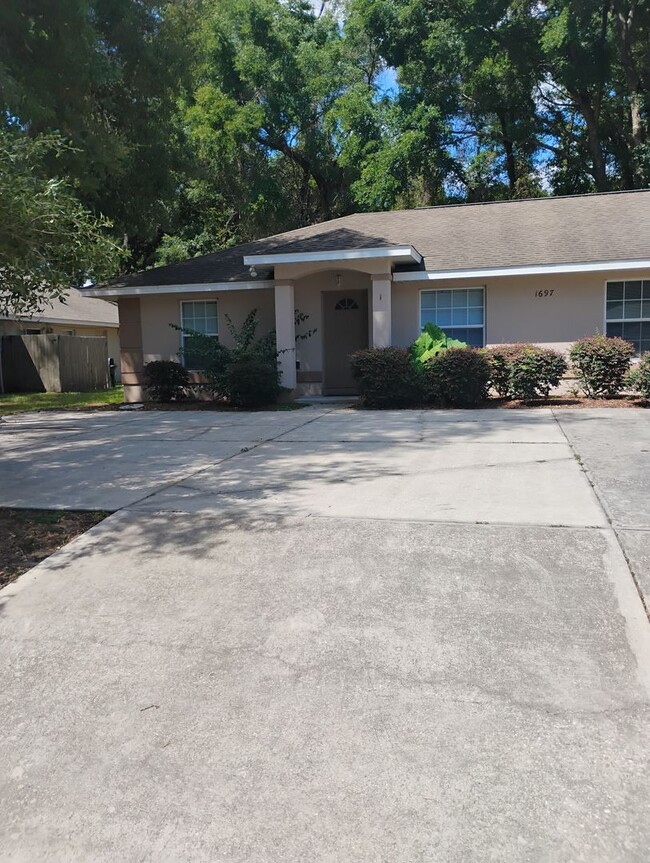 Building Photo - Ocala Duplex