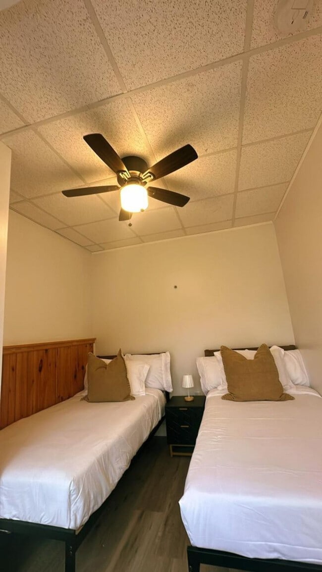 Building Photo - 163 Silver Lake Rd