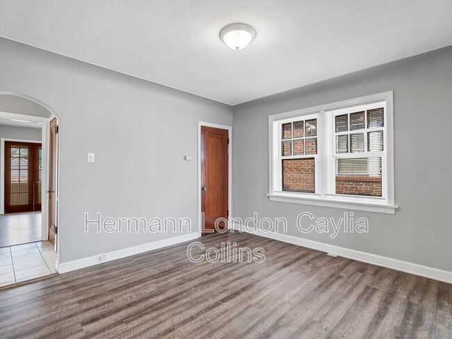 Building Photo - 5951 Park Ln