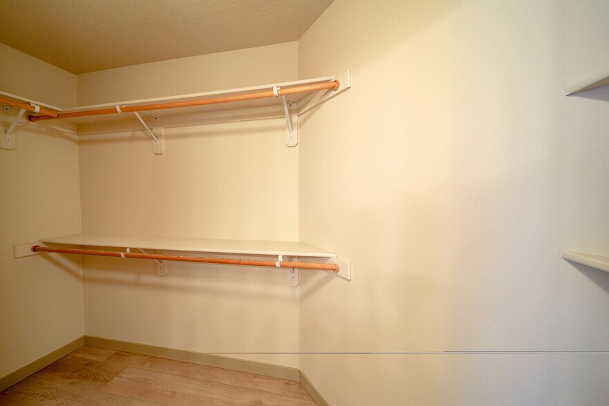 Walk-in Closet - 263 NE 66th Ave