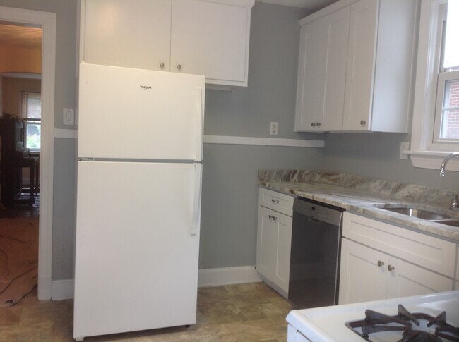 kitchen, granite countertop - 1428 Monterey Ave