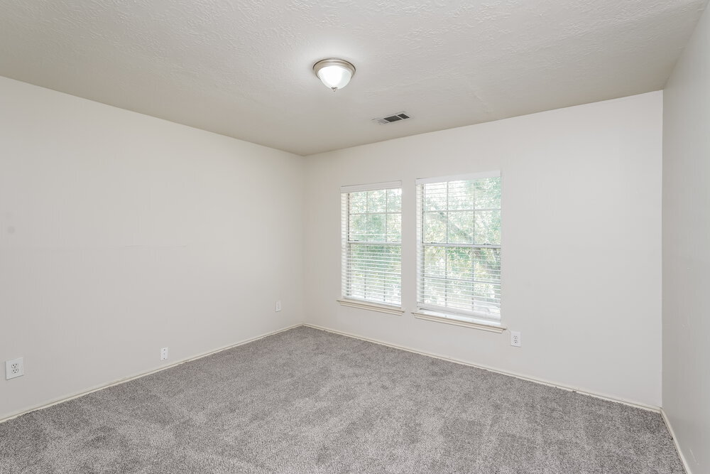 Building Photo - 17902 Scenic Oaks Dr