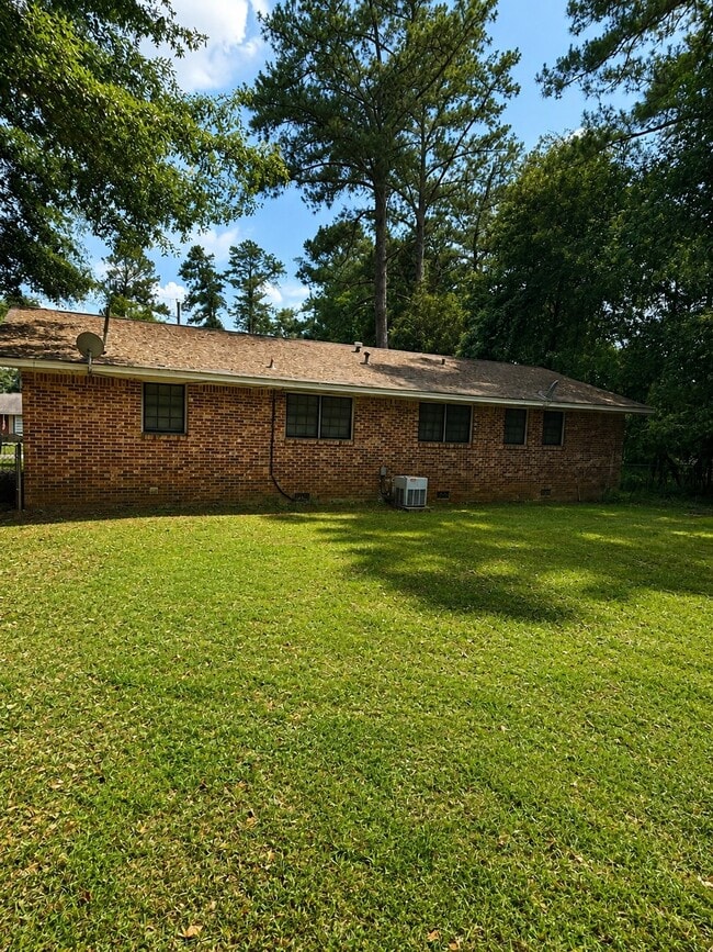 Building Photo - 307 Christopher Cir