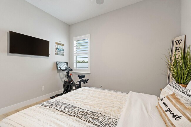 Building Photo - 12955 SW Kanner Hwy