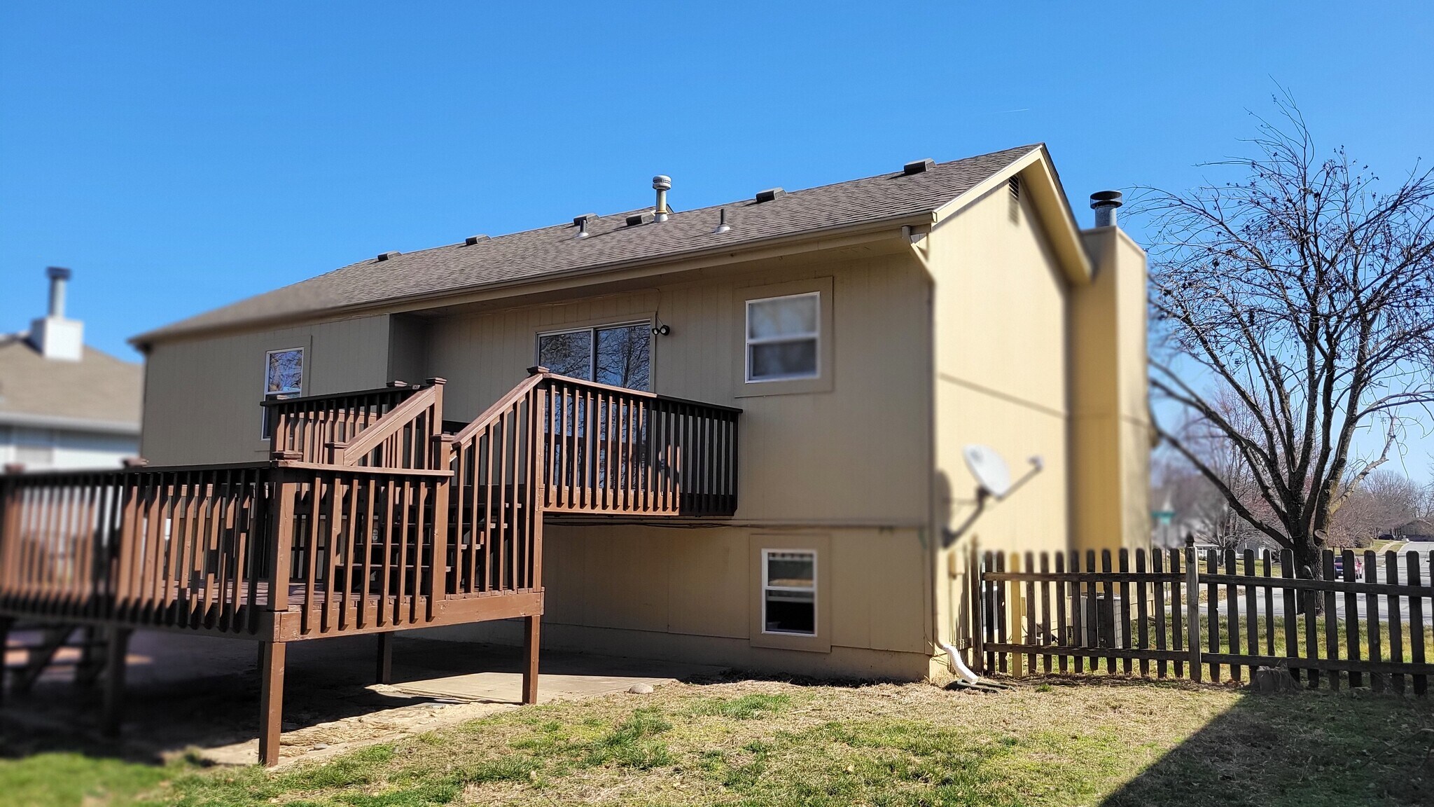 Building Photo - 916 NE Bristol Dr