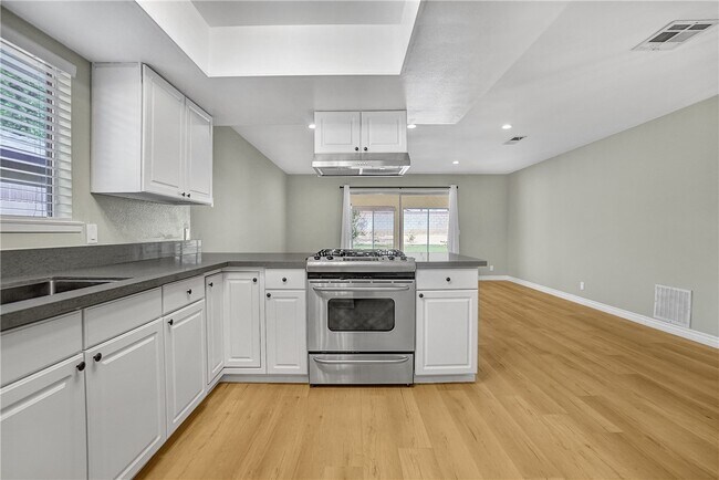 Building Photo - 44506 Sancroft Ave