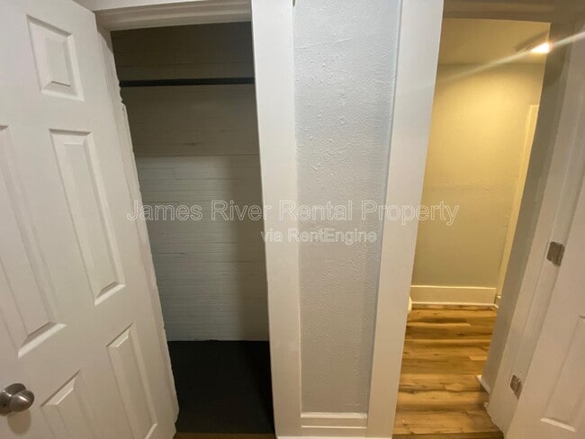 Building Photo - 1009 4th St