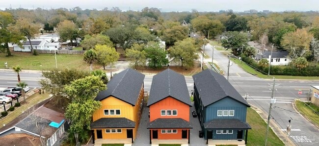 Building Photo - 309 N Pace Blvd