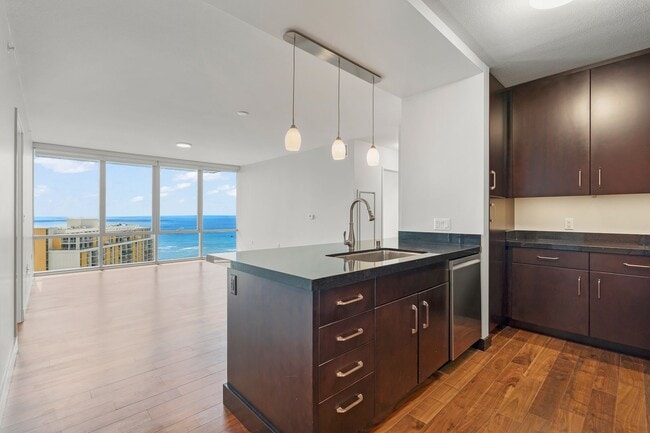 Building Photo - Beautiful Ocean View 2-Bedroom / 2-Bathroo...