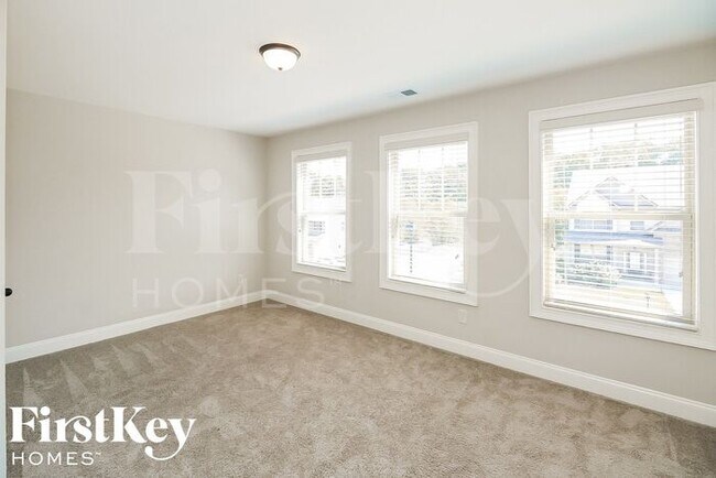 Building Photo - 112 Village Park Dr
