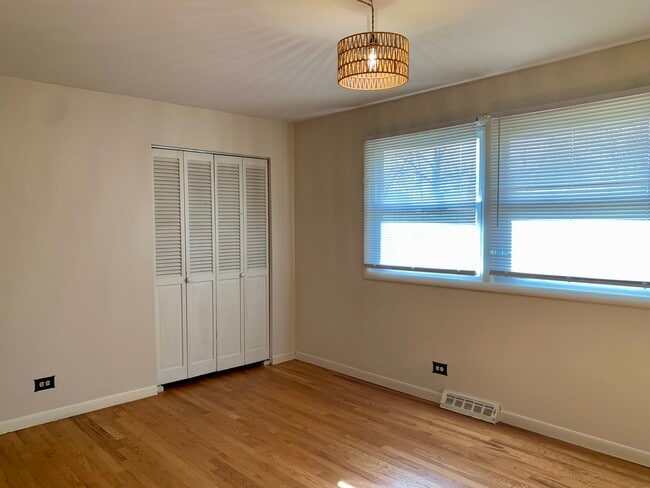 Building Photo - 9S174 Nantucket Dr