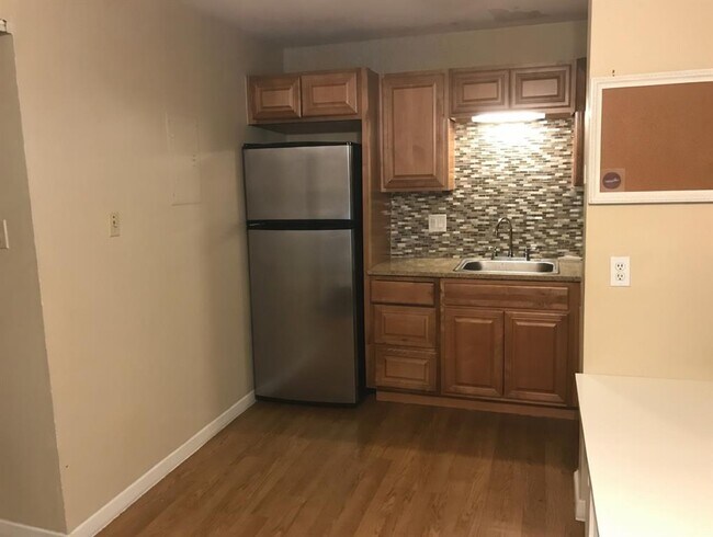 Building Photo - 1000 W 26th St