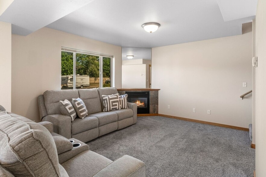 Building Photo - 4006 Broadwater Ct