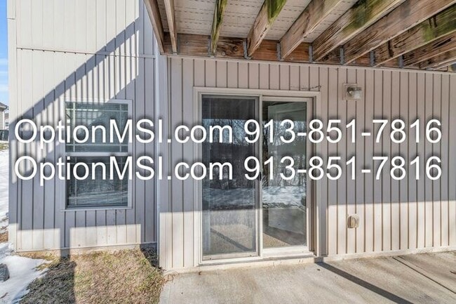 Building Photo - Charming 3-Bedroom Townhouse in Piper School District