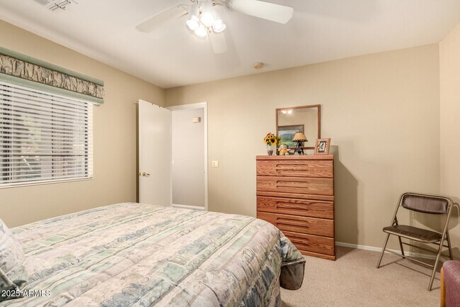 Building Photo - 9559 E Sunburst Dr