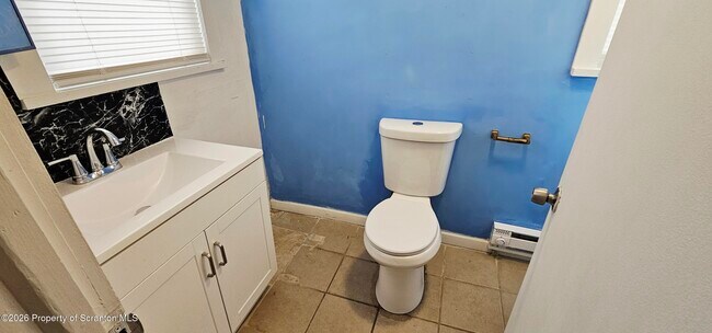 Building Photo - 1319 Washburn St