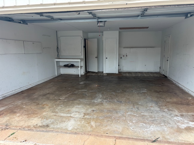 Building Photo - 3 bedroom 2 bath Edmond Duplex