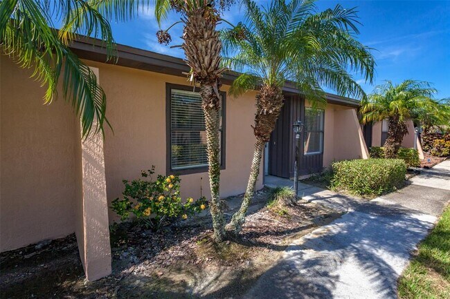 Building Photo - 2024 Trinidad Ct