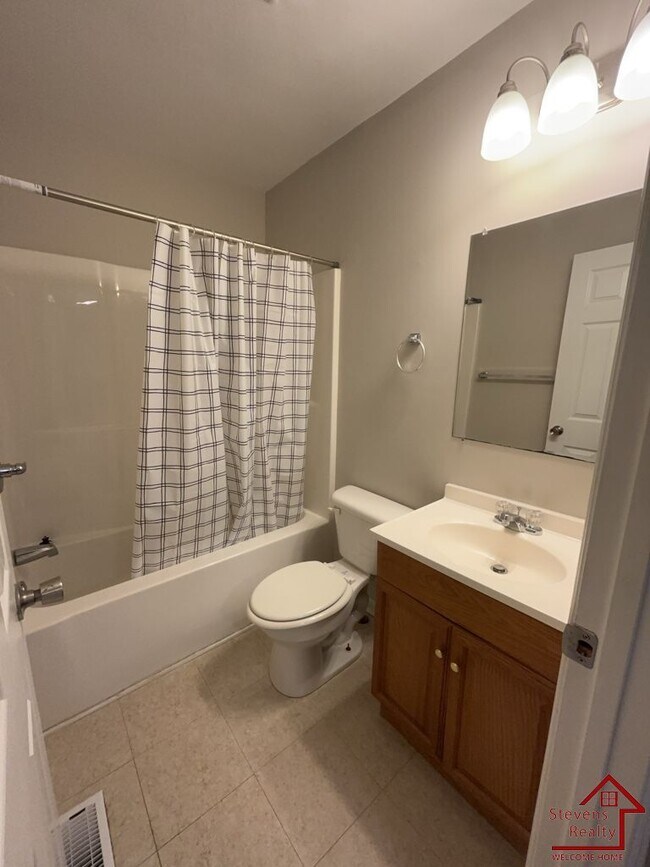 Building Photo - 209 Bermuda Dr