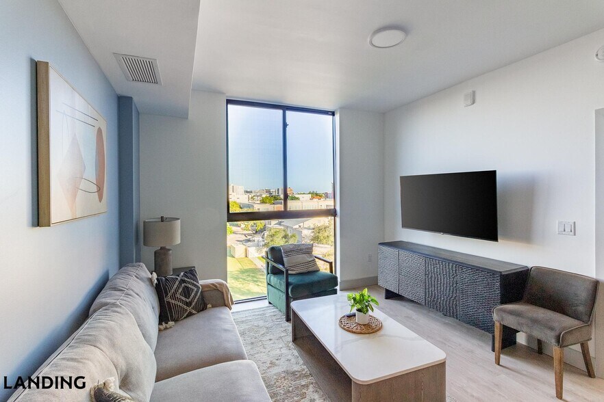 Building Photo - 1155 NE 126th St