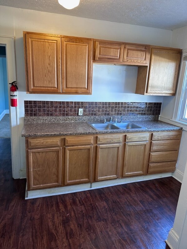 Building Photo - 544 Brown St