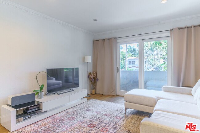 Building Photo - 1351 N Orange Dr