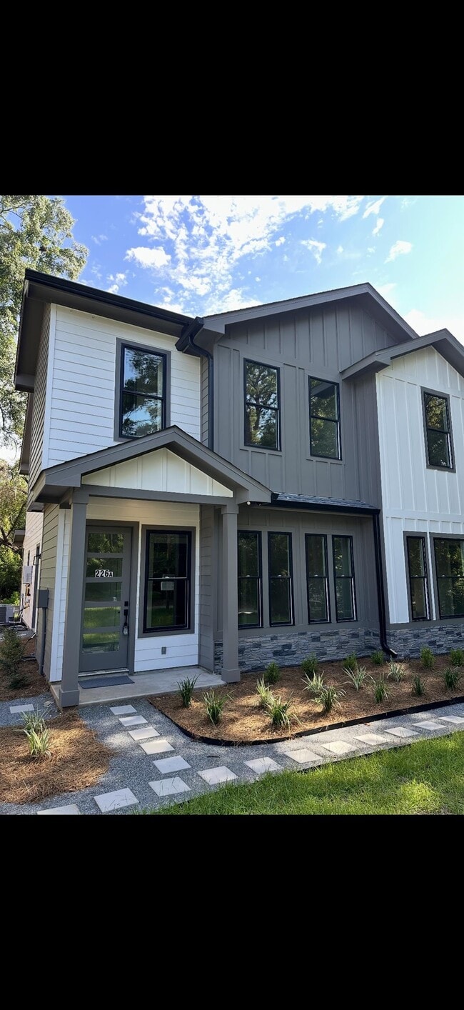 Building Photo - 226 E Bradford Rd