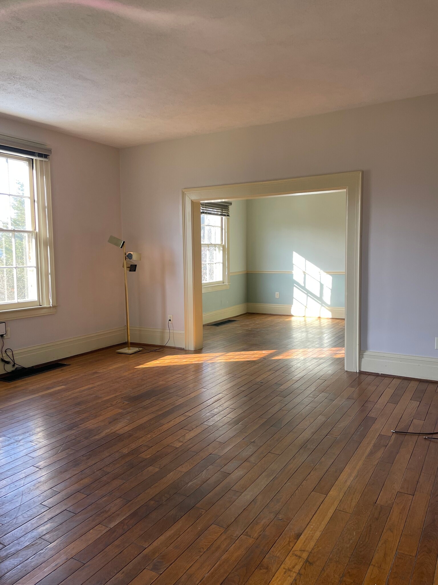 Building Photo - 20 E Sharon Rd