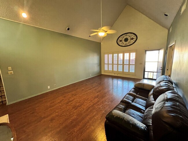 Building Photo - 10 Arroyo-Santiago