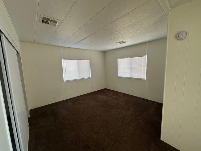 Building Photo - Private 3-Bed, 2-Bath Trailer with Large L...