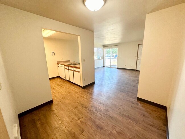 Building Photo - 808 Juniper Ave