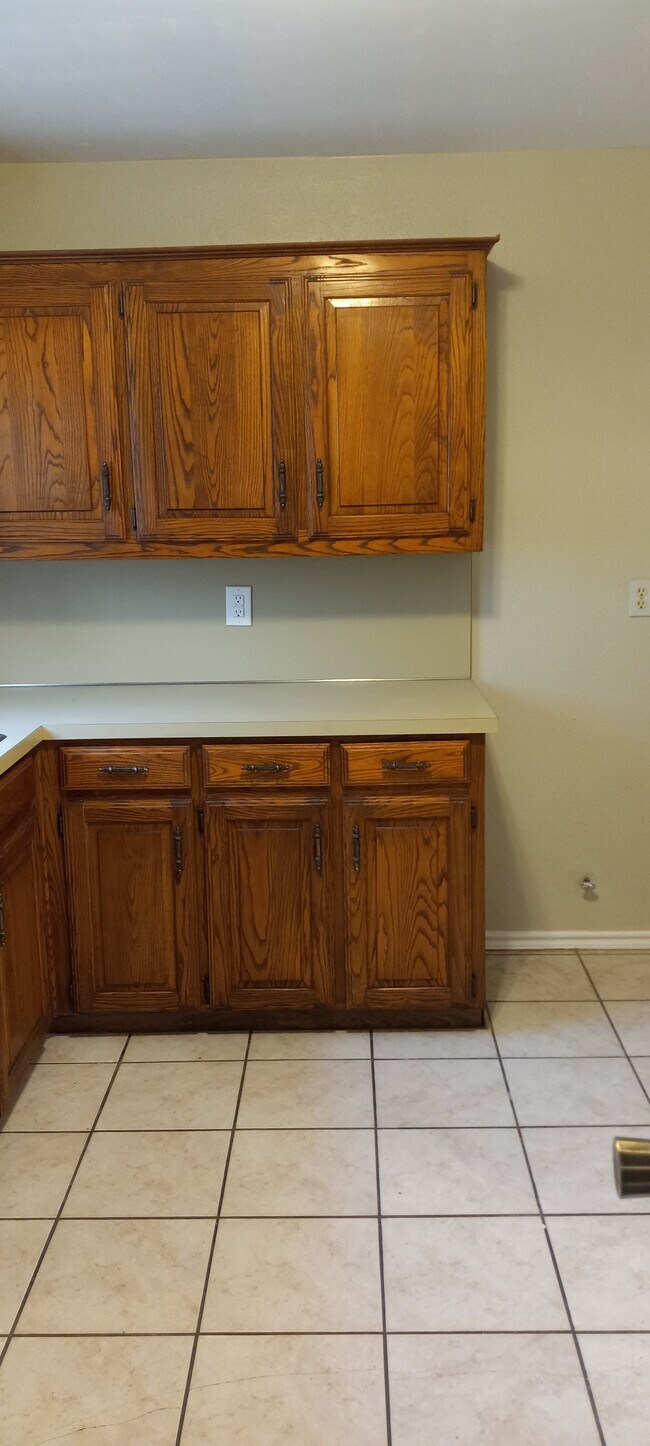 Building Photo - 3200 Foxboro Dr