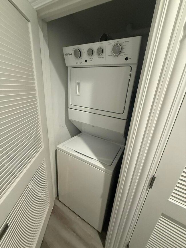 Building Photo - 4525 S Prairie Ave