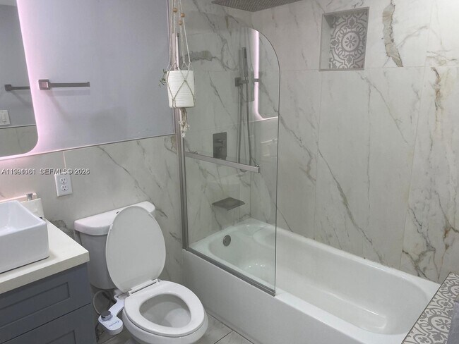 Building Photo - 2242 Polk St