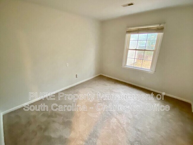 Building Photo - 7648 Hillview Ln