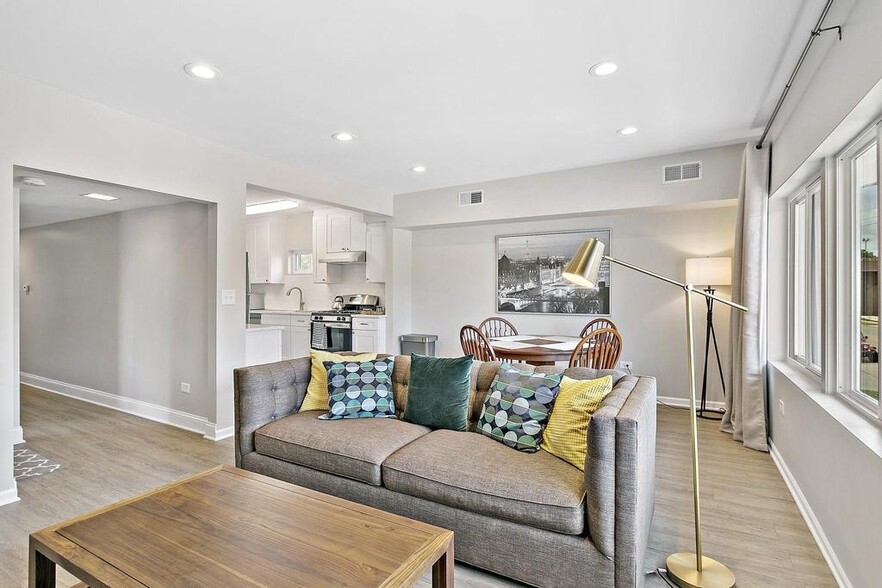 Building Photo - 931 W Glen Flora Ave