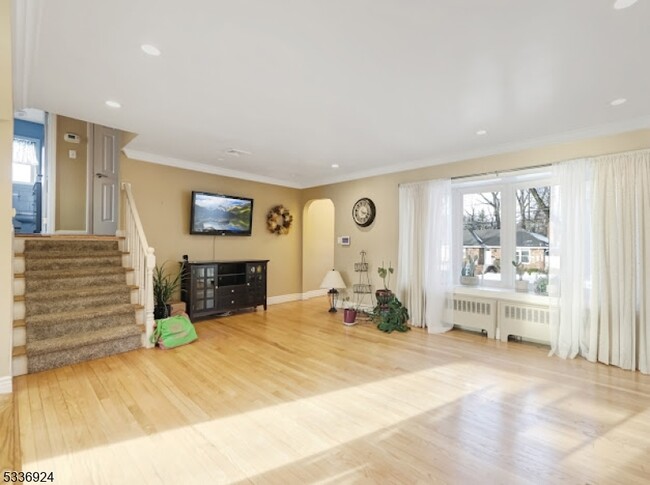 Building Photo - 458 Greenway Dr