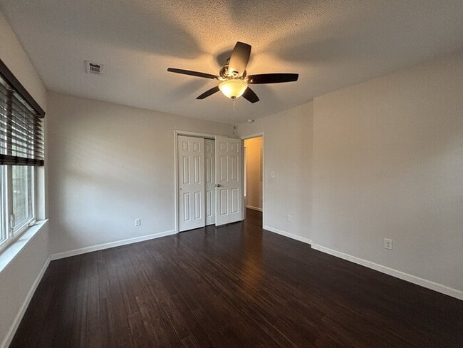 Building Photo - 117 Alma Dr