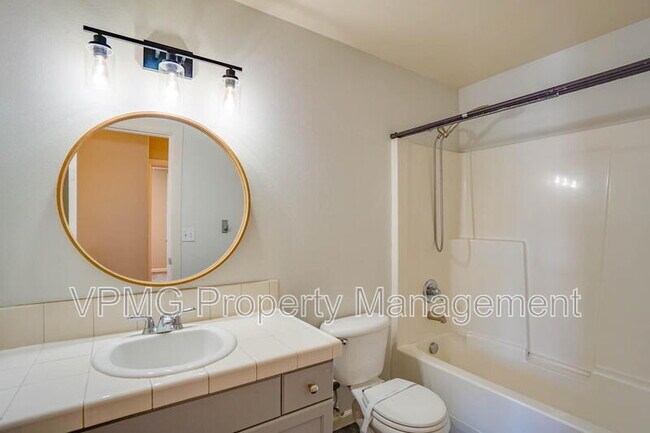Building Photo - 4013 NE 89th Way