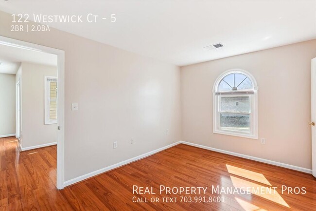 Building Photo - 122 Westwick Ct