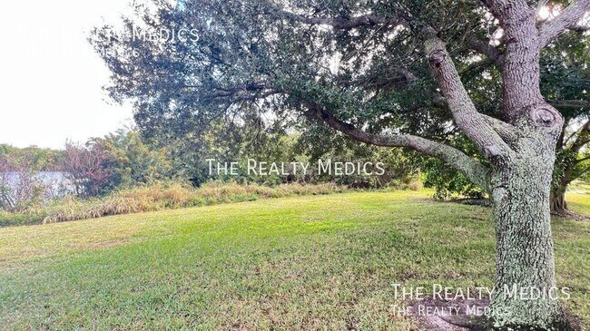 Building Photo - 895 Villa Dr