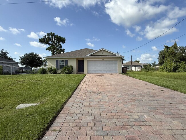 Building Photo - 1108 NE 36th Ln