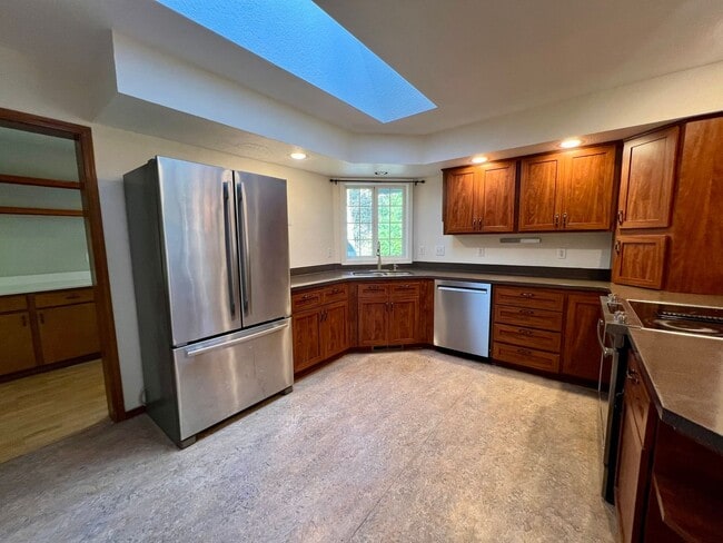 Building Photo - Private 5 Acres