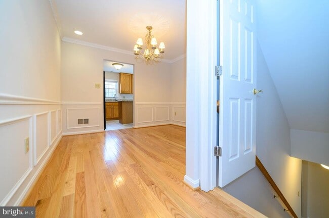 Building Photo - 8016 Merry Oaks Ln