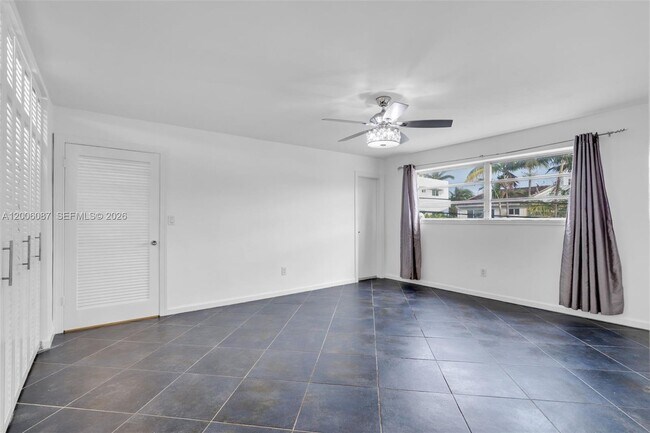 Building Photo - 11960 NE 19th Dr