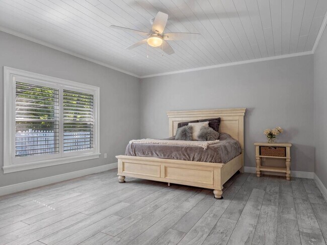 Building Photo - 5660 Deer Path Ln